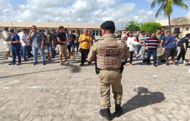  Efetivo do 20º BPM embarca para Salvador para reforçar o Carnaval da capital