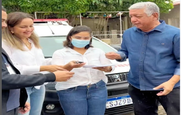  Casa de Repouso São Vicente de Paulo recebe uma ambulância e kits de alimentação