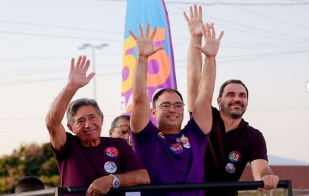  Candidato Galinho realiza carreata com a presença do deputado federal Adolfo Viana