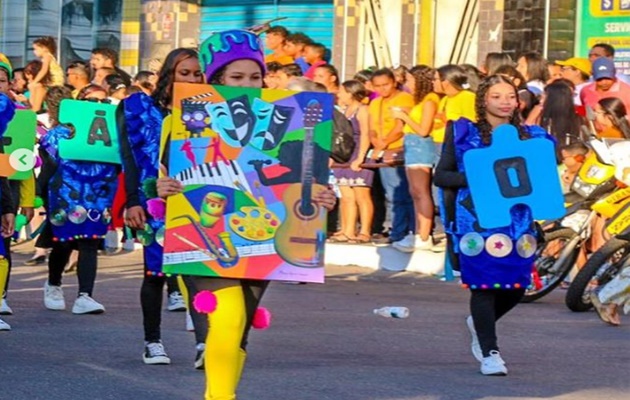  Desfile cívico na Avenida Apolônio Sales encerra as comemorações alusiva a Independência do Brasil