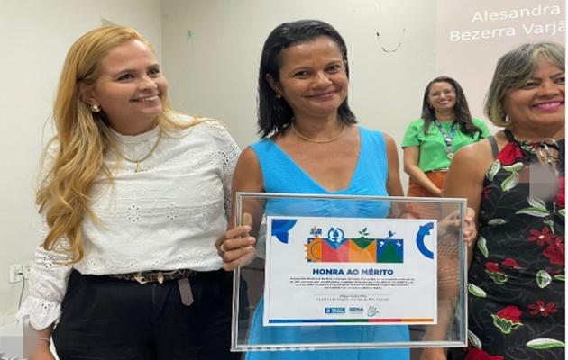  Alesandra  Varjão, recebe Certificado de Honra ao Mérito Ambiental