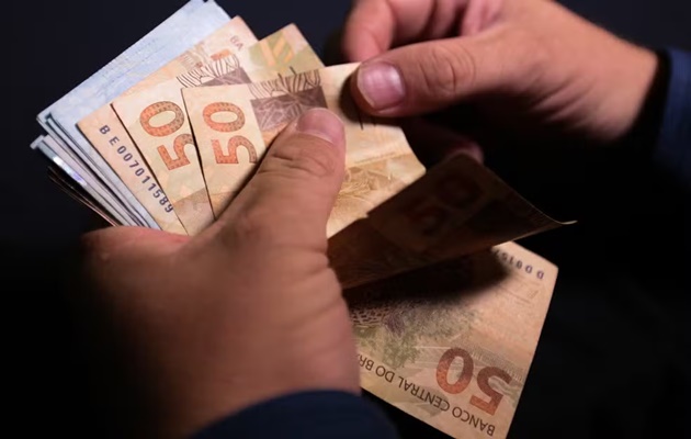  Com nova regra, salário mínimo deve passar para R$ 1.518 em janeiro