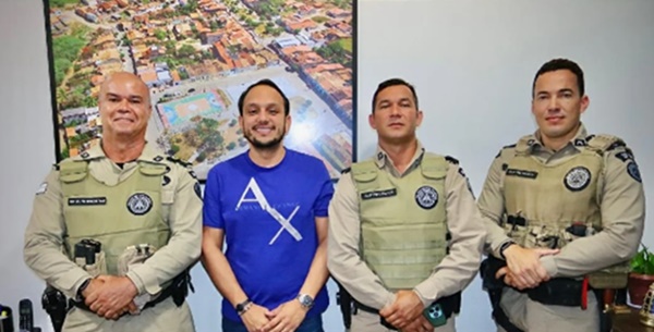  Comandante do 20º Batalhão de Polícia Militar realiza visita institucional à Prefeitura de Pedro Alexandre