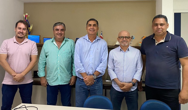  Prefeito de Jeremoabo, Tista de Deda, participa de reunião com o Gerente Regional da EMBASA